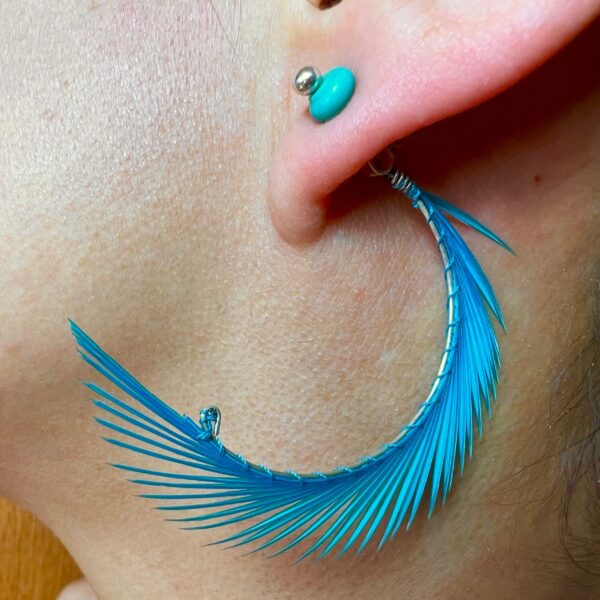 Boucles d'oreilles clous " Plumes et turquoises " – Image 2